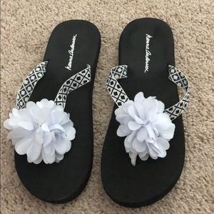 Hanna Anderson ladies flip flops